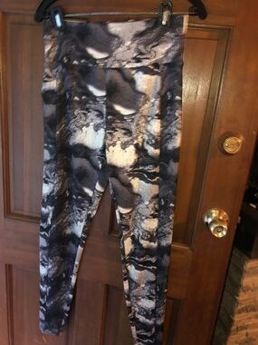 Women’s athletic leggings size Medium